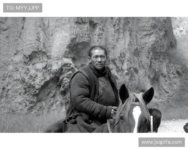 触碰心灵的银幕行者：余皑磊的荧屏魅力与角色塑造